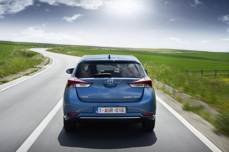  Toyota Auris Hybrid 2015 года  (фото 24 из 31)